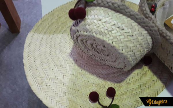Palm leaves place mat